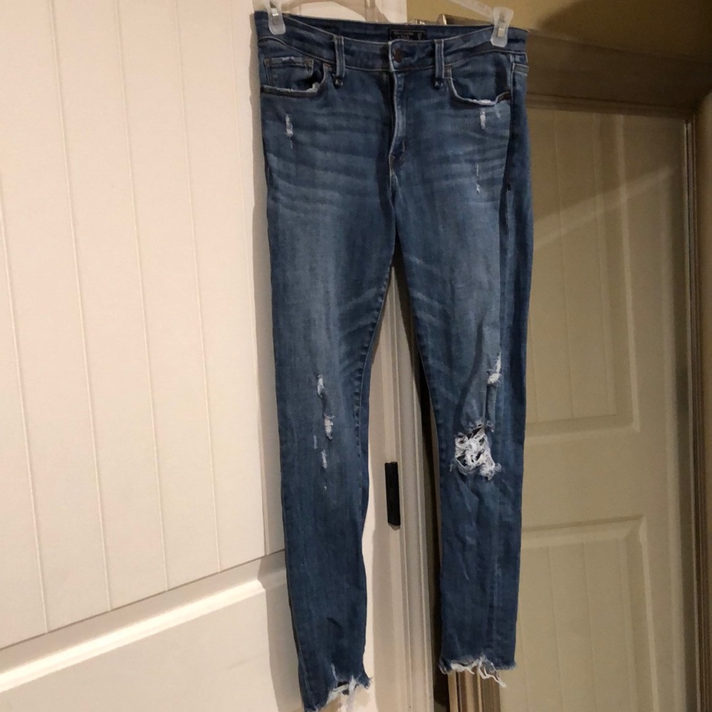 Abercrombie & Fitch Sz 27/4 Skinny distressed